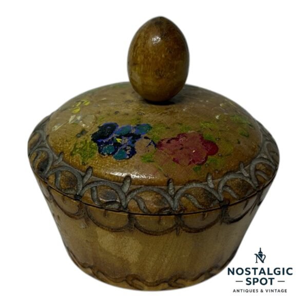 Wooden Box with Lid Decorated with Engraving and Floral Illustrations 1 Wooden Box with Lid Decorated with Engraving and Floral Illustrations